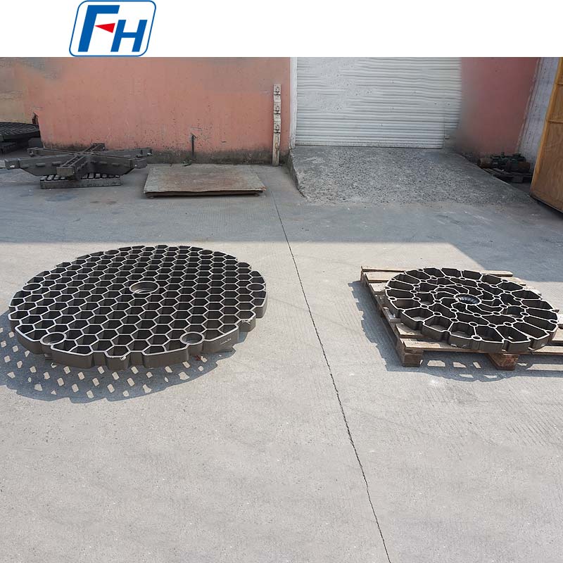 Plateaux de traitement thermique à chargement par le bas pour fours à fosse | FH®