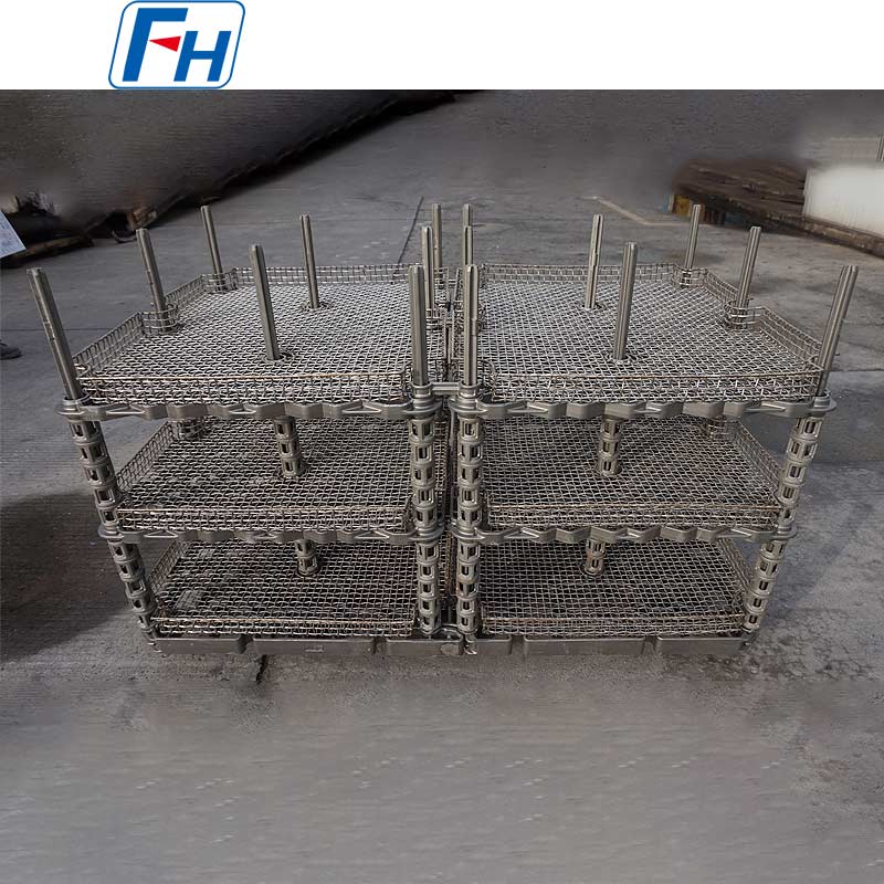 Palette en acier avec panier en treillis métallique, dispositif de traitement thermique pour le recuit et la trempe | FH®