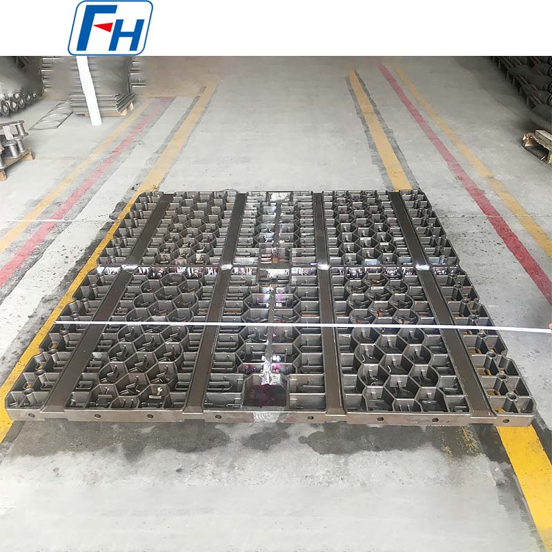 Plateaux de traitement thermique en alliage 1.4848 pour fonds de rails de four | FH®