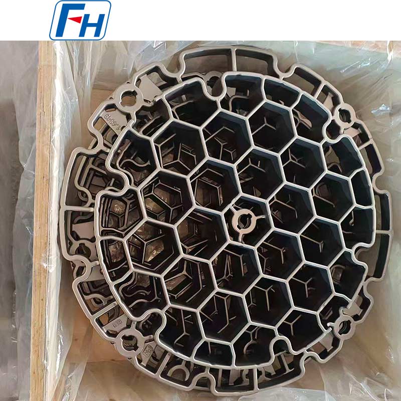 Obtenez une dureté constante dans les pièces métalliques avec les plateaux de traitement thermique FH®