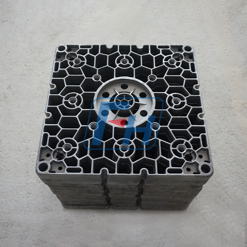 Plateau de base de traitement thermique pour four poussoir